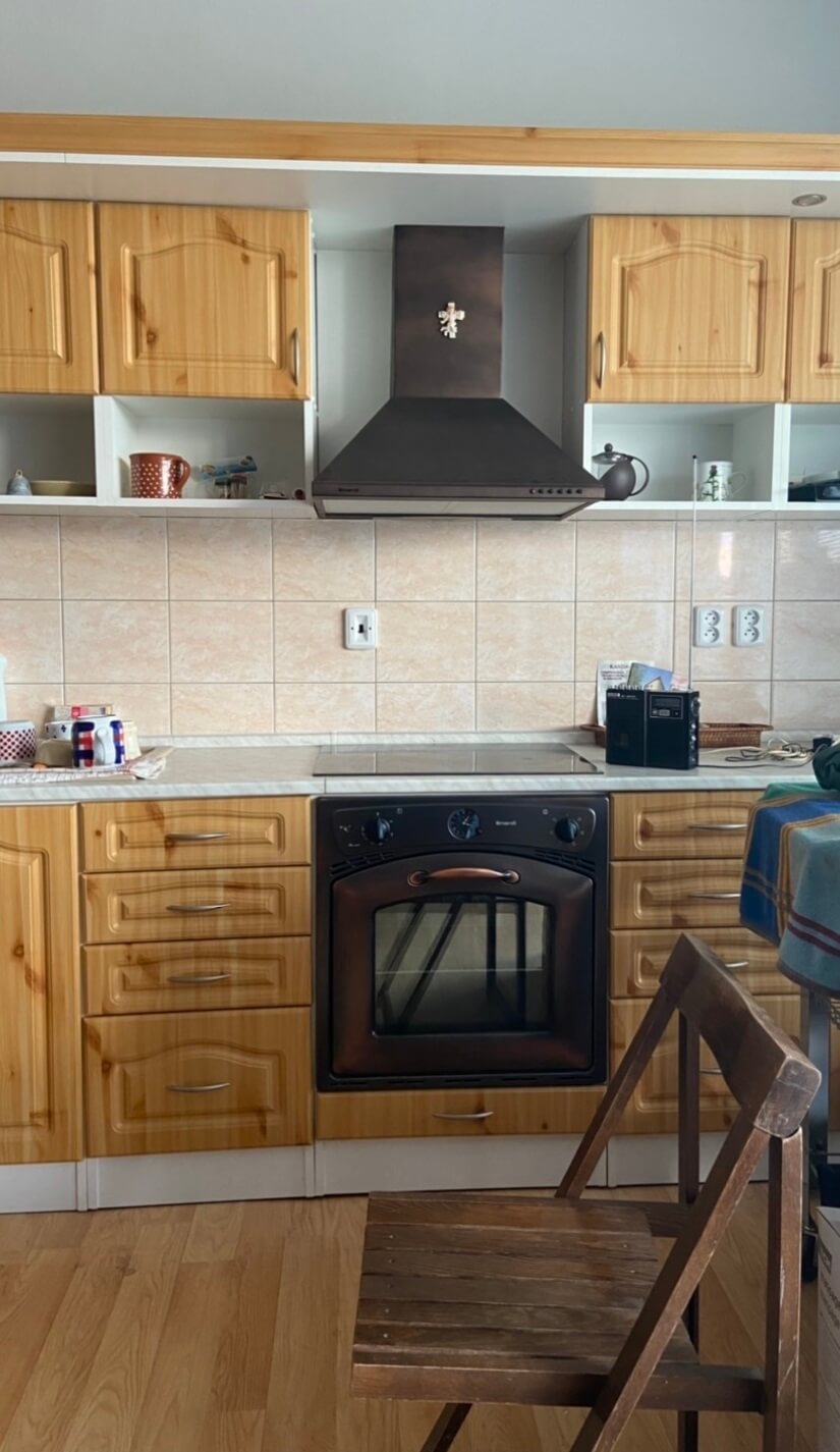 kuchyňa renovovaná bielou farbou Annie Sloan
