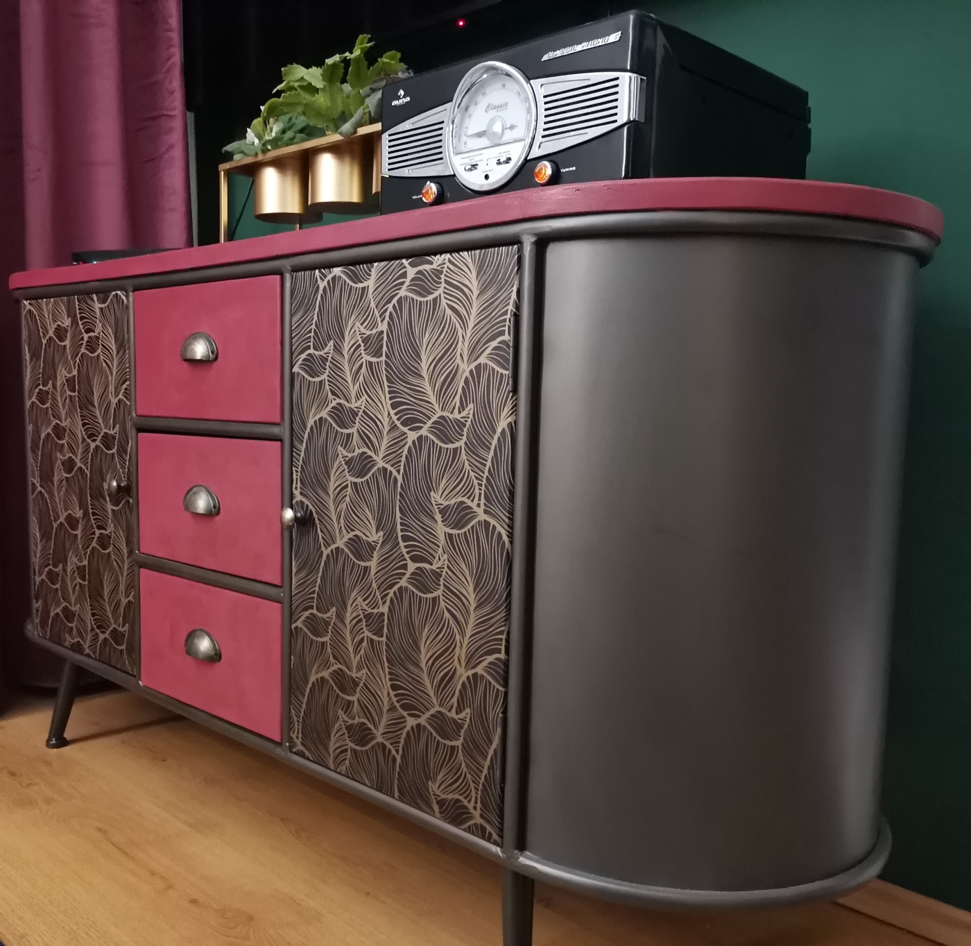 komoda v štýle retro s transférom